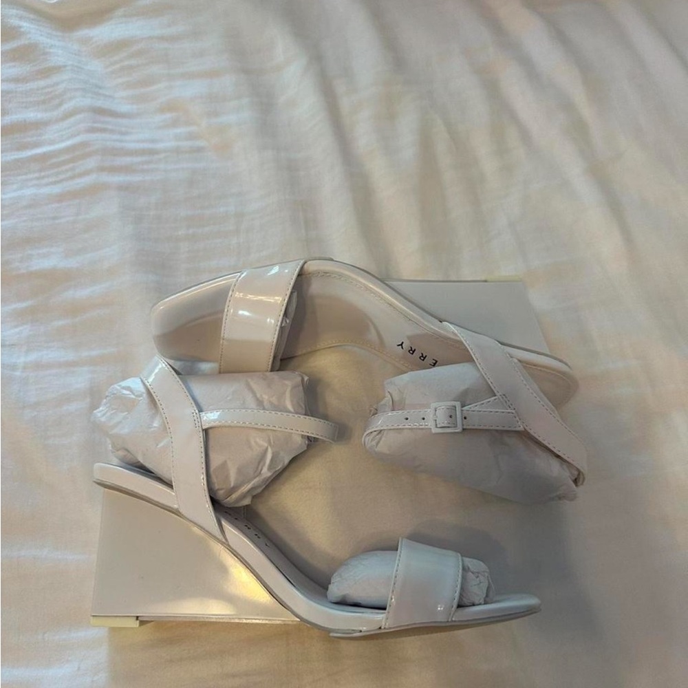 Katy Perry white heels - Picture 6 of 8